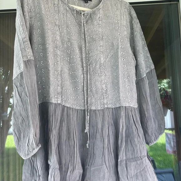NEW Young Threads Boho Gray flowy tunic top. NWOT. Small Brand new - Picture 1 of 10